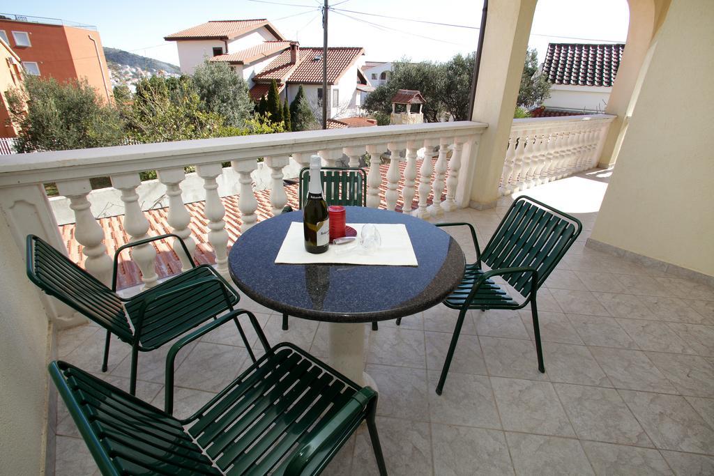 Apartments Villa Macola Трогир Экстерьер фото